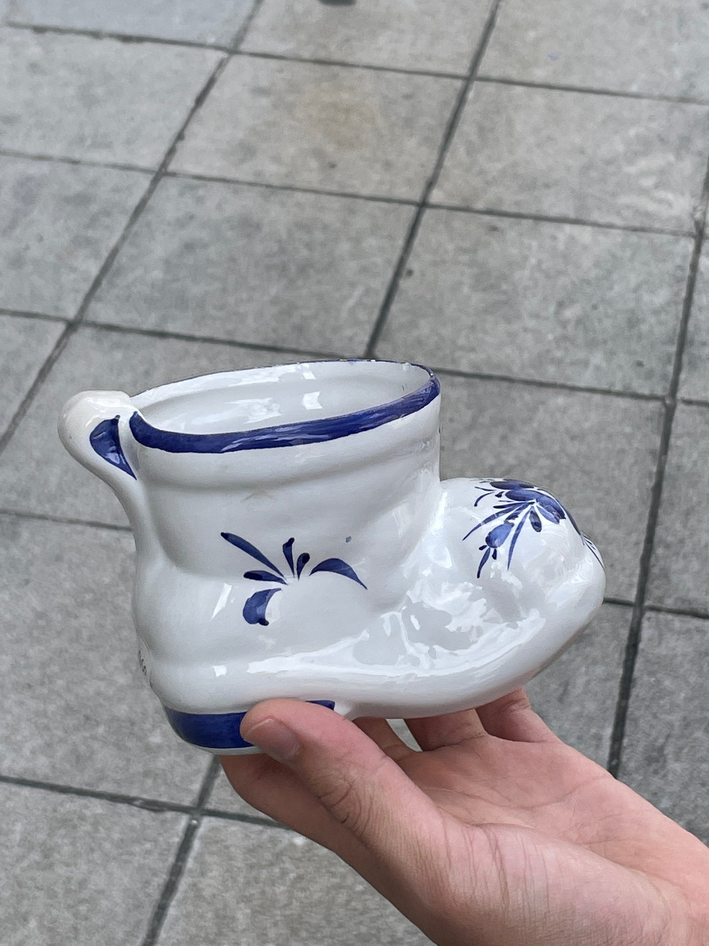 Foot vase